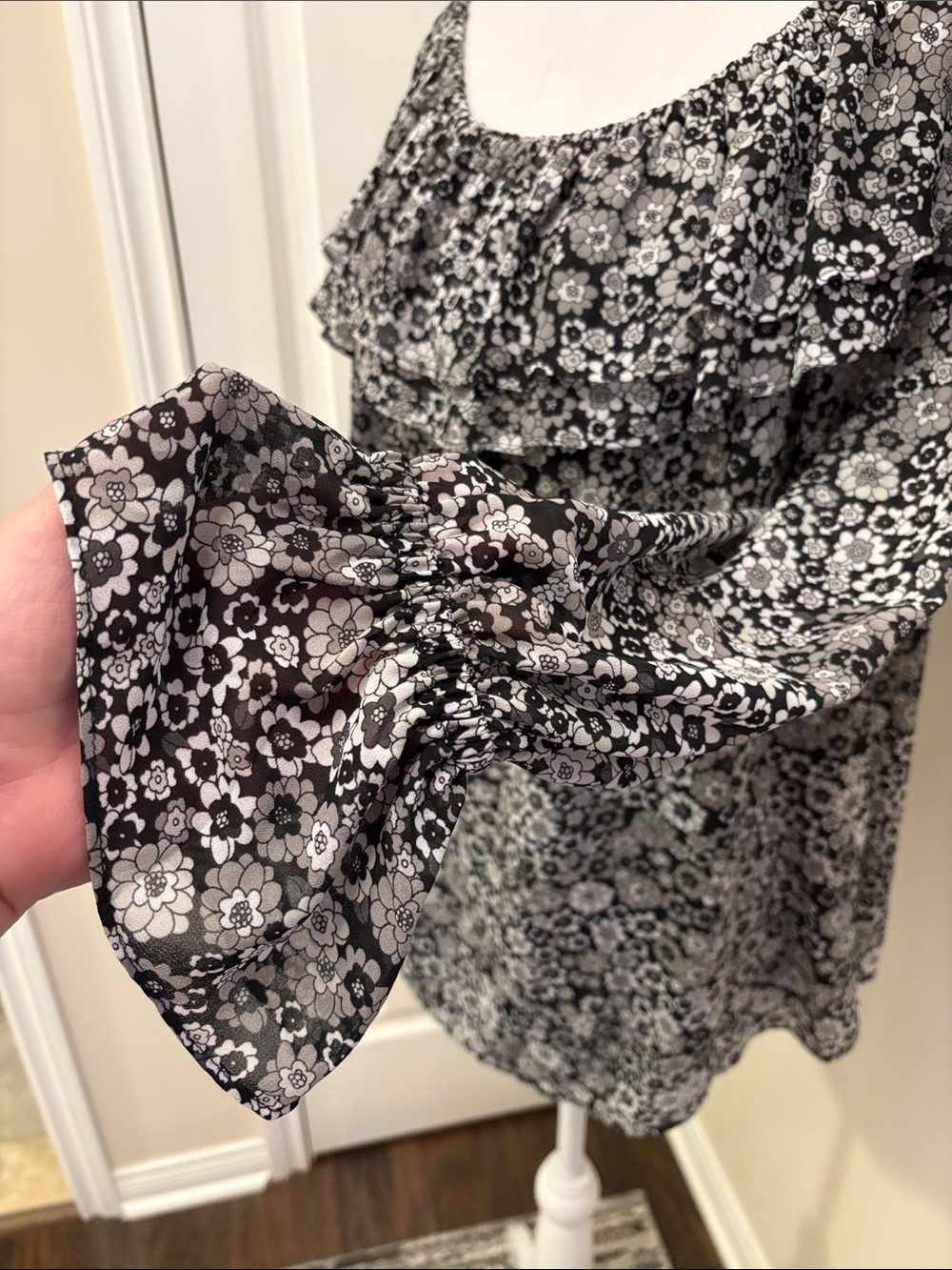 Michael Kors Blouse Floral Off-Shoulder Large - Picture 4 of 15